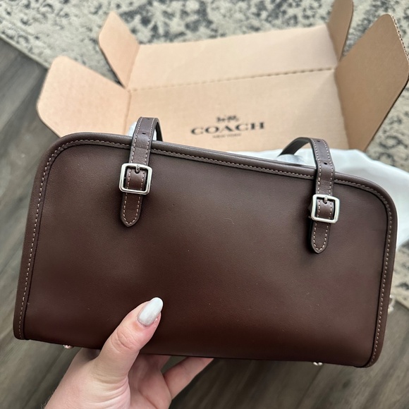 Coach Swing Zip - Picture 2 of 6